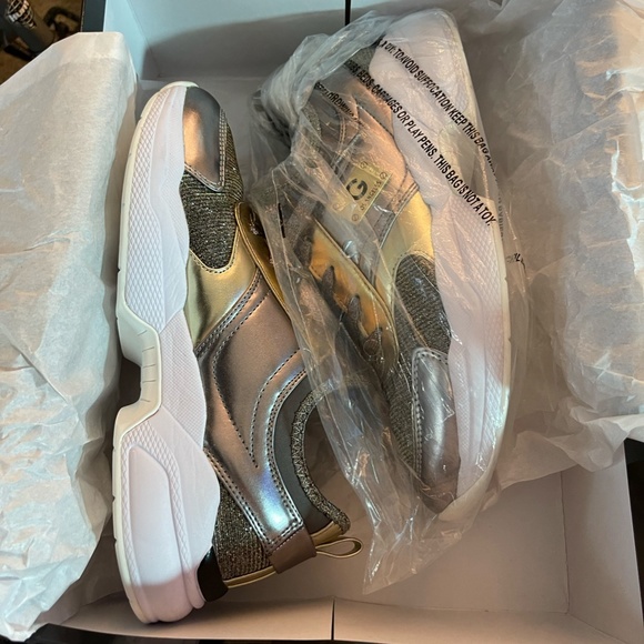 GBG Los Angeles Women's Designer Athletic Shoe - Picture 7 of 8